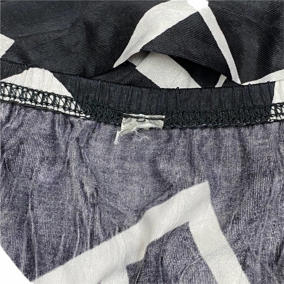 BLACK & White Geometric Print Strapless Romper - Picture 8 of 11